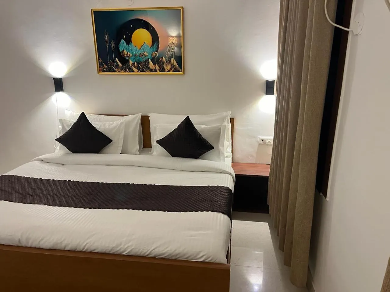 Aura Luxury Studio I Couple Friendly I Near Golf Course Road, Sector 57, Gurgaon 4*,