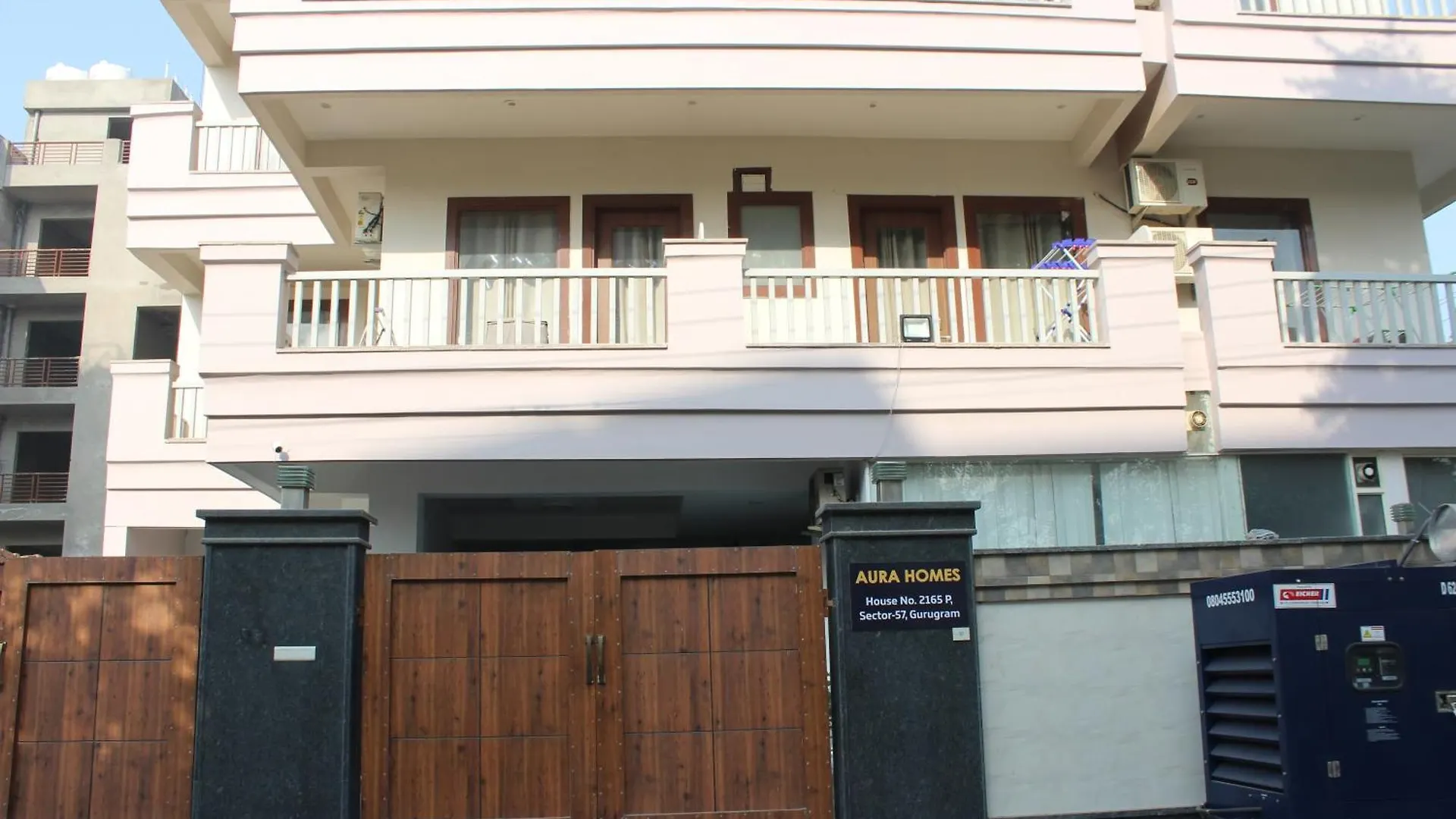 Aura Luxury Studio I Couple Friendly I Near Golf Course Road, Sector 57, Gurgaon Hindistan