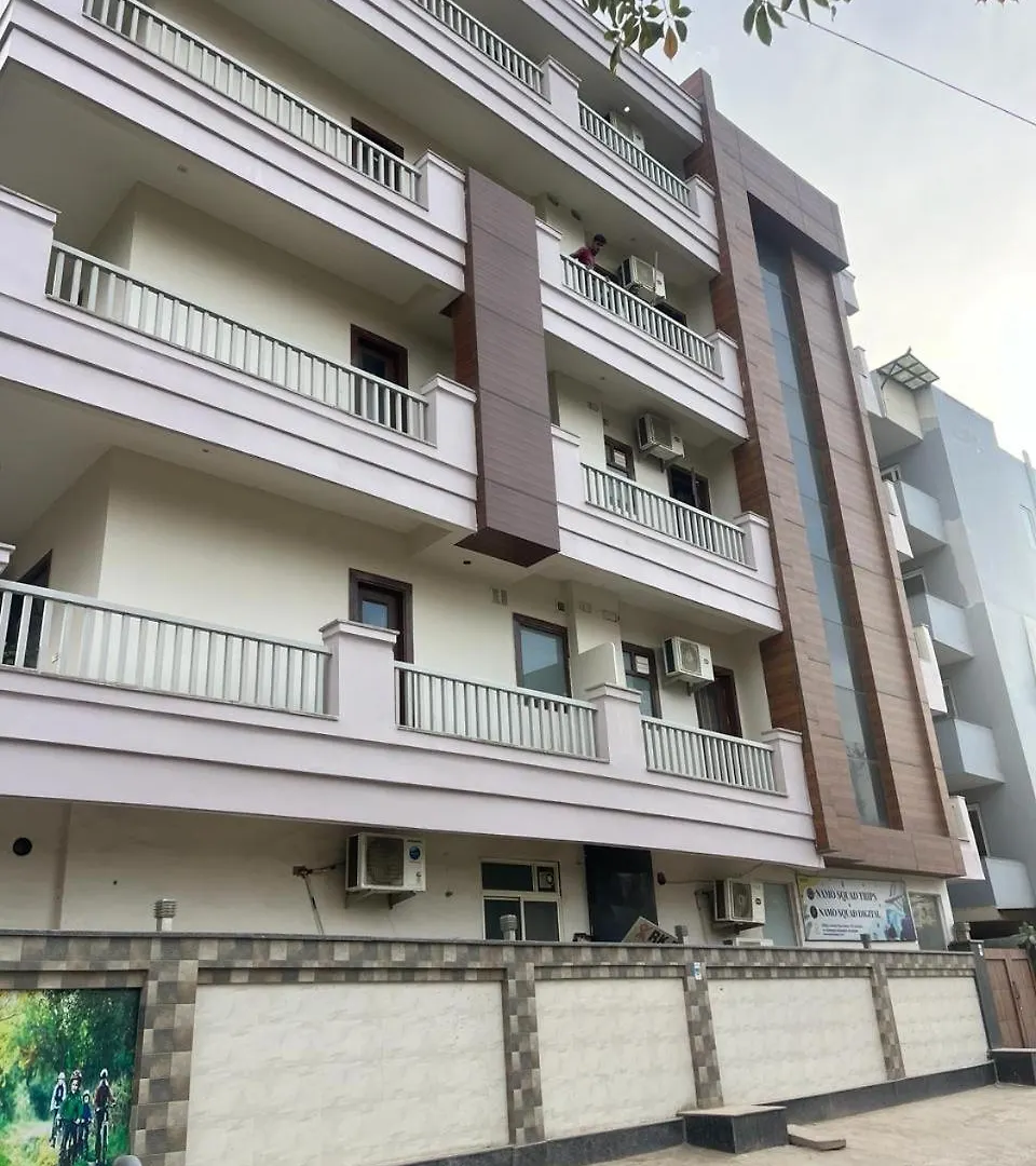 Aura Luxury Studio I Couple Friendly I Near Golf Course Road, Sector 57, Gurgaon Otel