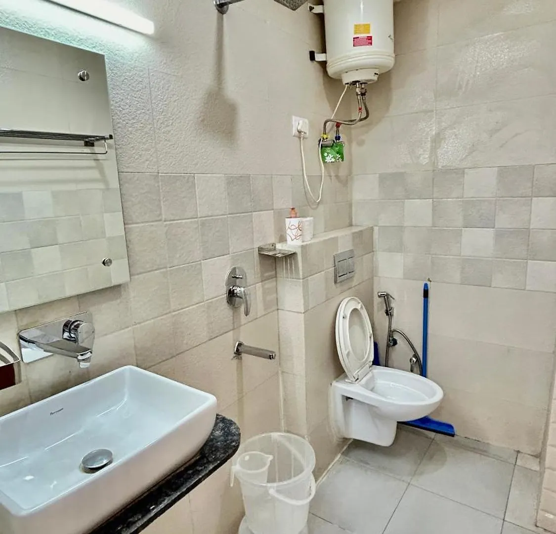 Aura Luxury Studio I Couple Friendly I Near Golf Course Road, Sector 57, Gurgaon