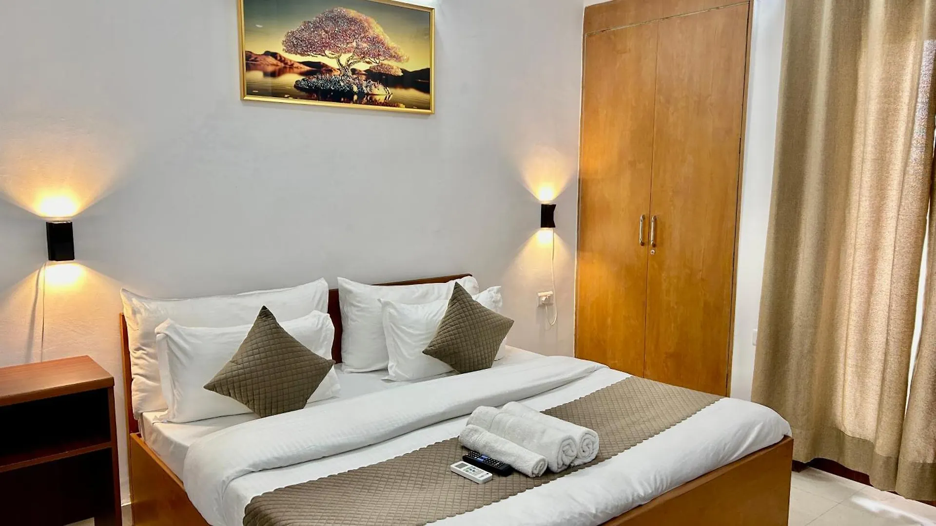 Otel Aura Luxury Studio I Couple Friendly I Near Golf Course Road, Sector 57, Gurgaon