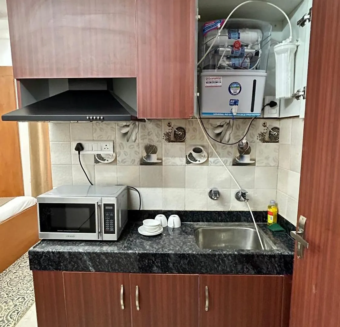 Aura Luxury Studio I Couple Friendly I Near Golf Course Road, Sector 57, Gurgaon Otel