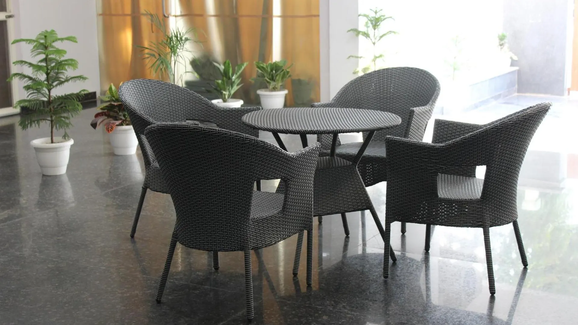 Aura Luxury Studio I Couple Friendly I Near Golf Course Road, Sector 57, Gurgaon 4*,  India