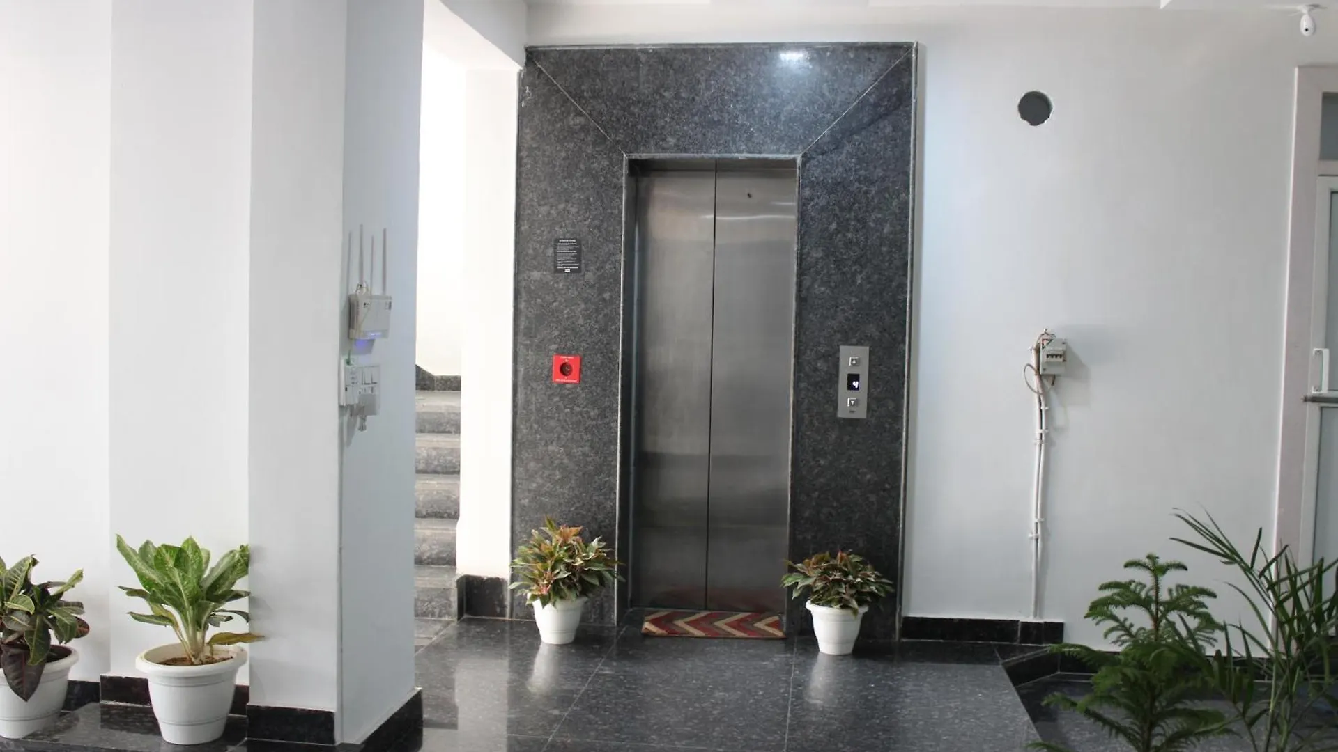 Aura Luxury Studio I Couple Friendly I Near Golf Course Road, Sector 57, Gurgaon India